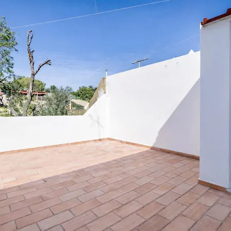 Housa - Tio Joao And Tia Noemia House, 800 Meters From The Ferragudo (Faro)