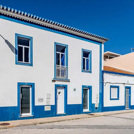 Housa - Tio Joao And Tia Noemia House, 800 Meters From The Ferragudo (Faro)