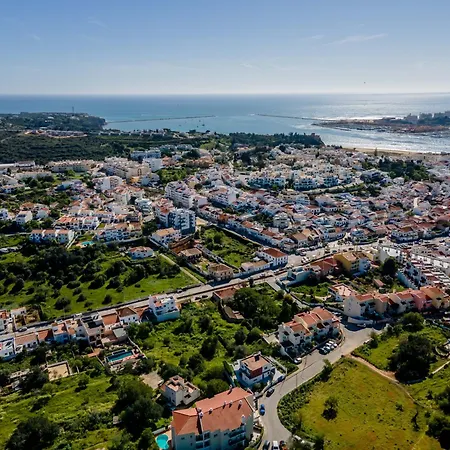 Housa - Tio Joao And Tia Noemia House, 800 Meters From The Ferragudo (Faro)